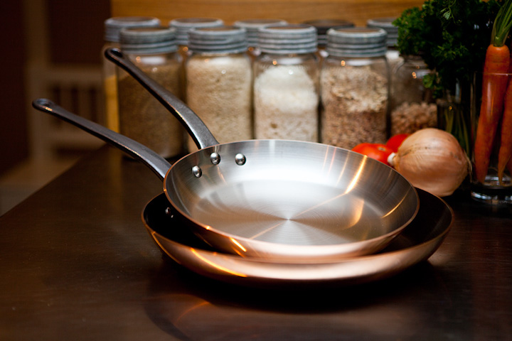 What is the best kind of pan for frying? Discover top frying pans like nonstick, stainless steel, cast iron, and more to achieve crispy, delicious results every time.