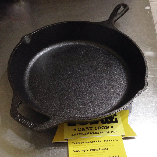 Detailed Review About Cast Iron Pans: Everything You Need to Know – Learn why cast iron pans are unbeatable for heat retention, durability, and flavor-rich cooking.