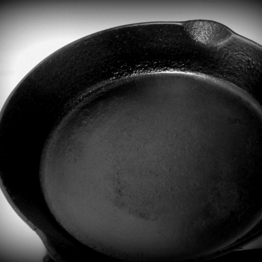 Detailed Review About Cast Iron Pans: Everything You Need to Know – Learn why cast iron pans are unbeatable for heat retention, durability, and flavor-rich cooking.