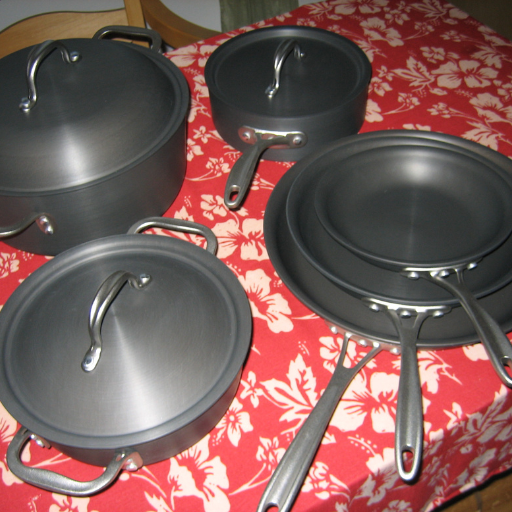 Detail Review About Hard Anodized Pans: Everything You Need to Know. Discover why hard anodized cookware offers unmatched durability, even heat distribution, and healthier cooking.